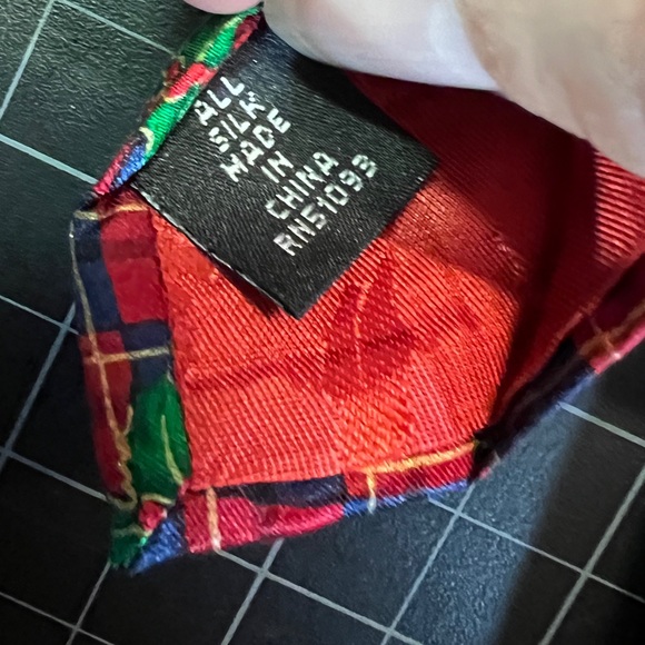 2 for $10 EUC Vintage Hallmark Holiday tie - Picture 5 of 5